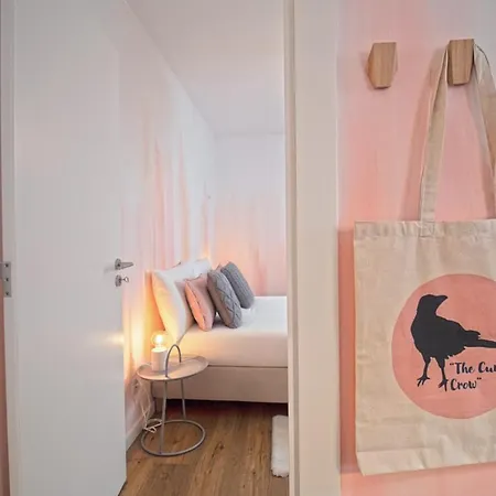 Curious Crow 3 By Homeful Homes Lisbon